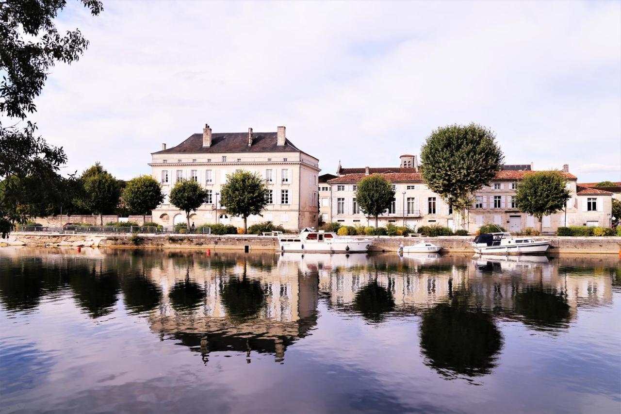 Gite Le Bonheur Hiersac Exterior foto