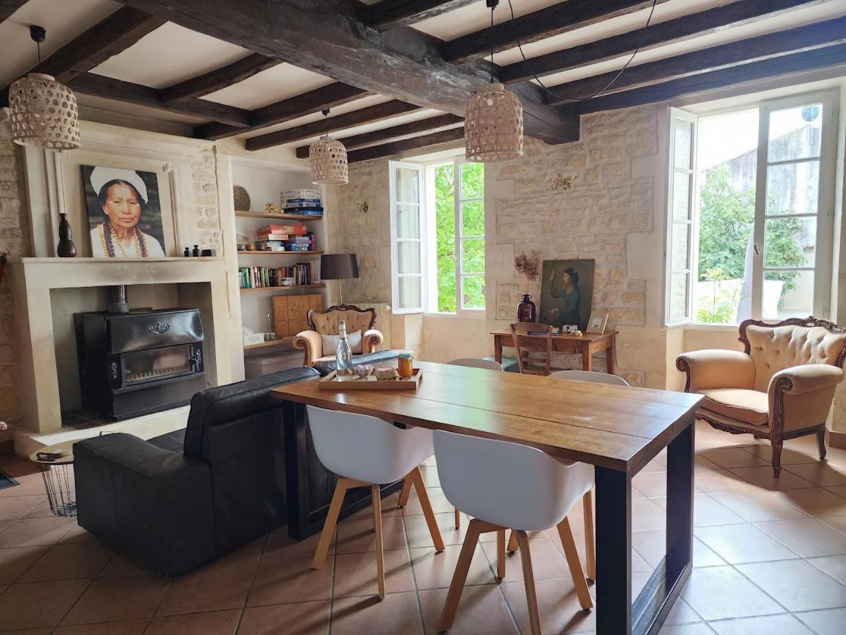 Gite Le Bonheur Hiersac Exterior foto